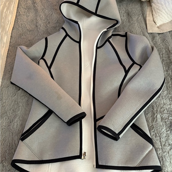 Athleta reversible jacket  with hood , great condition , white and grey - Picture 2 of 3